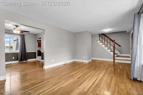 5063 Abington DR, Troy, MI 48085