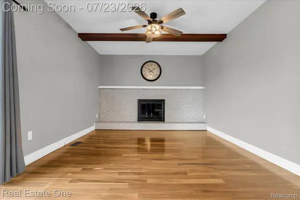 5063 Abington DR, Troy, MI 48085