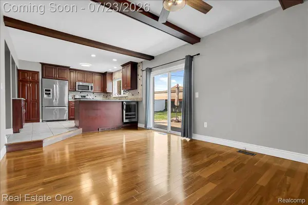 5063 Abington DR, Troy, MI 48085