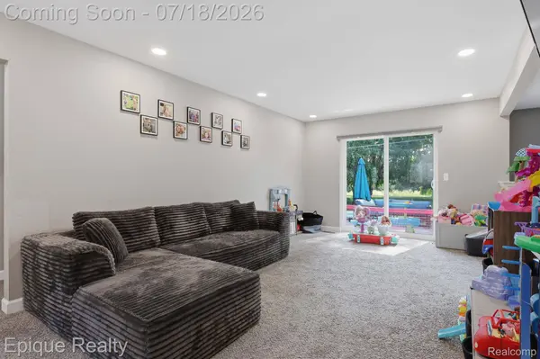 35226 Collingwood DR, Sterling Heights, MI 48312