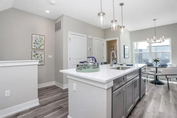 751 Canterbury Lane, Troy, MI 48085