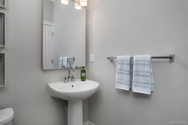 751 Canterbury Lane, Troy, MI 48085