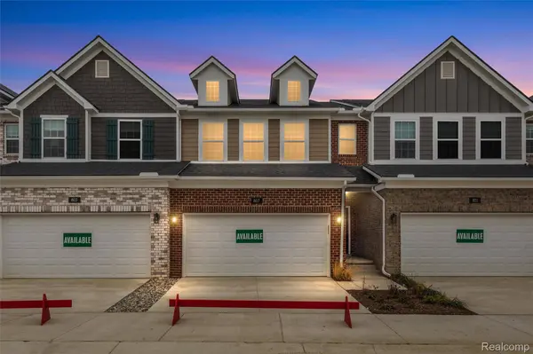 807 Balmoral Ln, Troy, MI 48085