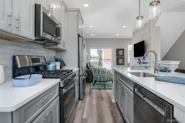 751 Canterbury Lane, Troy, MI 48085