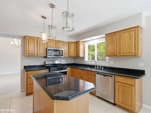1026 Covington Place DR, Rochester Hills, MI 48309