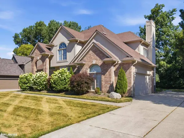 1026 Covington Place DR, Rochester Hills, MI 48309