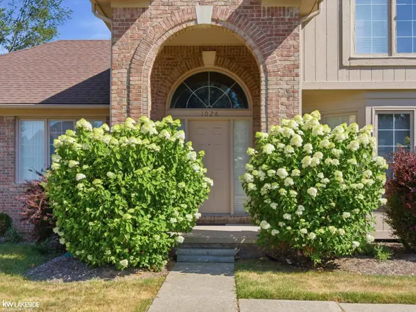 1026 Covington Place DR, Rochester Hills, MI 48309