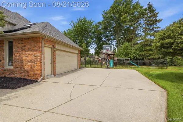 47608 Cheryl CT, Shelby Charter Township, MI 48315