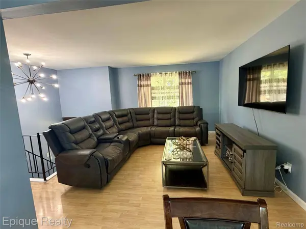 2876 Winter DR, Troy, MI 48083