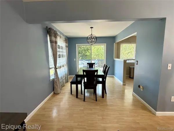 2876 Winter DR, Troy, MI 48083