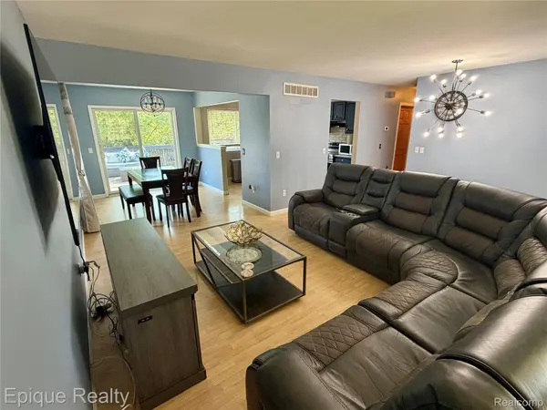 2876 Winter DR, Troy, MI 48083