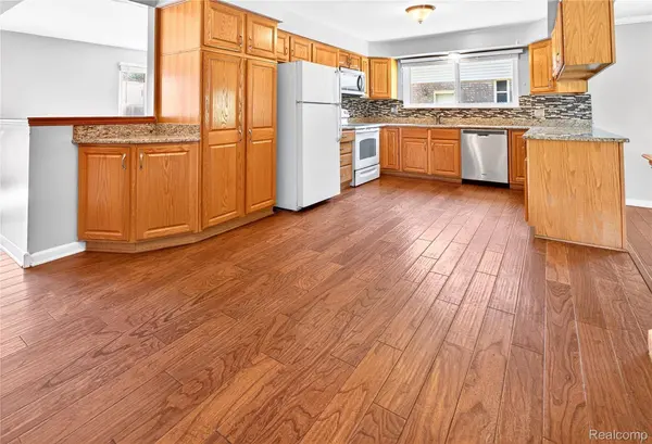 1699 Crestline DR, Troy, MI 48083
