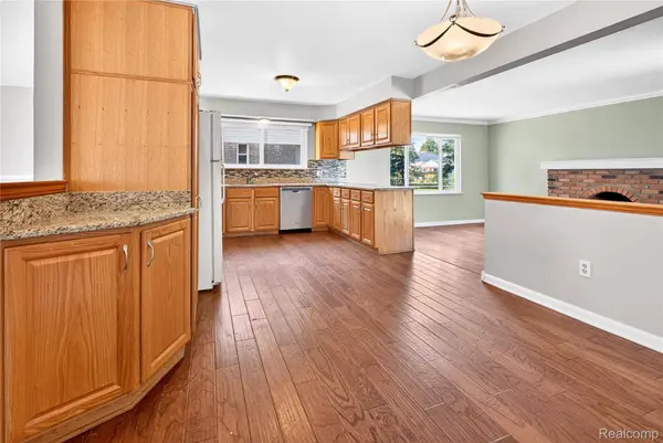 1699 Crestline DR, Troy, MI 48083