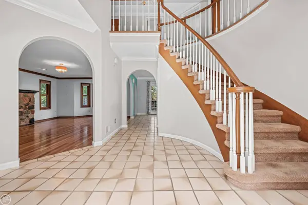 9073 Shelby Woods DR, Shelby, MI 48317