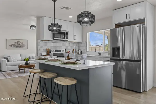 10612 N 48th Avenue, Glendale, AZ 85304