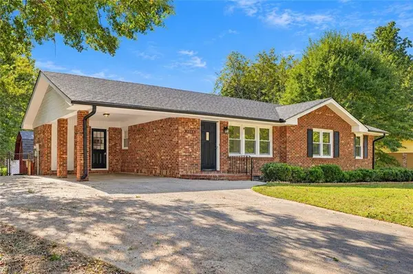 3085 Bobolink DR, Rex, GA 30273