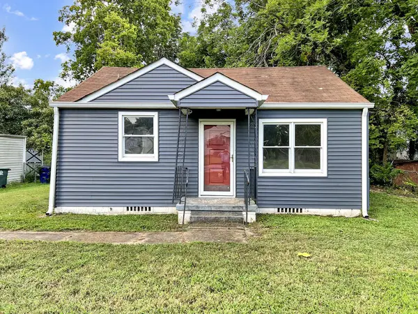 4902 Carolyn LN