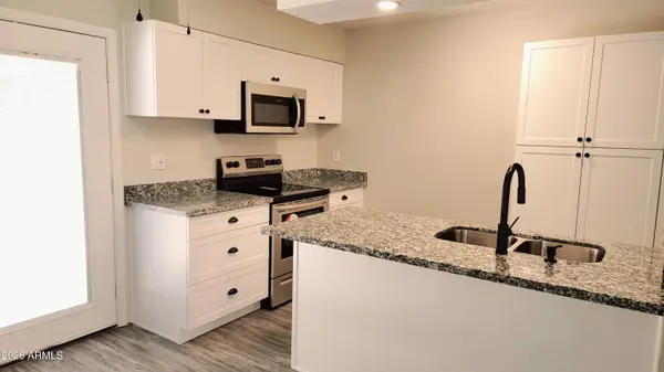 3737 E TURNEY Avenue #121, Phoenix, AZ 85018