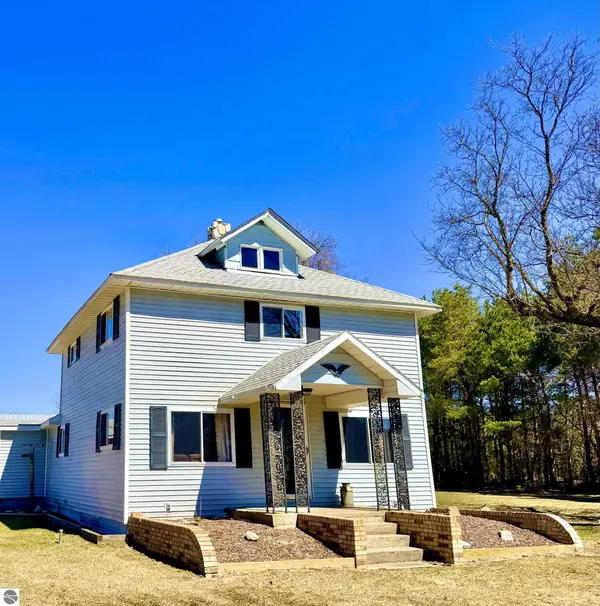 4419 E Moorestown Rd, Lake City, MI 49651-9535