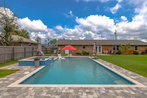 631 Beachcomber DR, Lynn Haven, FL 32444