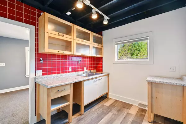 2721 N 56th St, Milwaukee, WI 53210