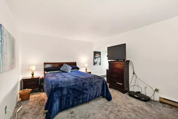 8657 N 73rd St, Milwaukee, WI 53223