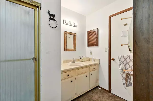 8657 N 73rd St, Milwaukee, WI 53223