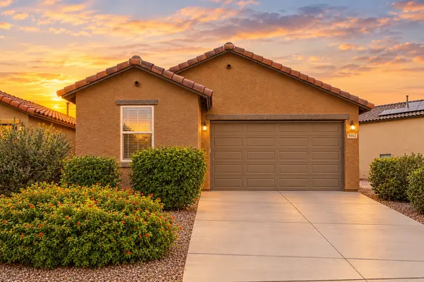 9052 E Pantano Bluff Dr, Tucson, AZ 85730-0026