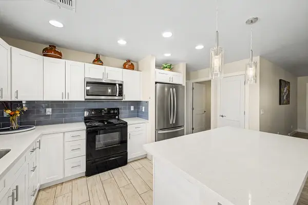 332 W 14th Ave, Apache Junction, AZ 85120-6422
