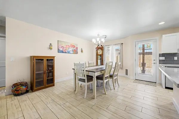 332 W 14th Ave, Apache Junction, AZ 85120-6422