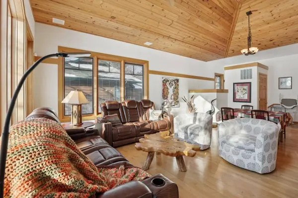 1140 S Gillette Drive #5, Wisconsin Dells, WI 53965