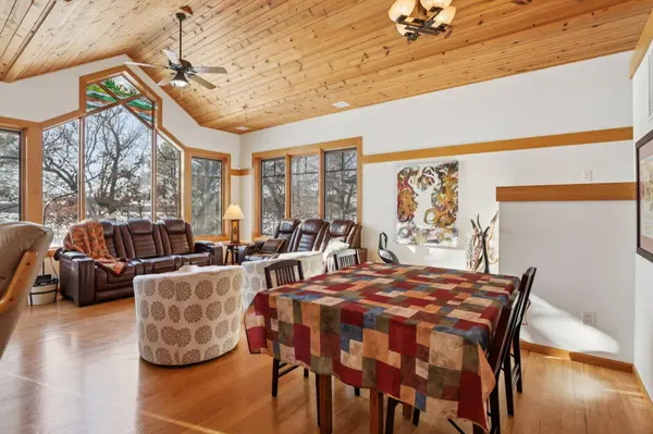 1140 S Gillette Drive #5, Wisconsin Dells, WI 53965