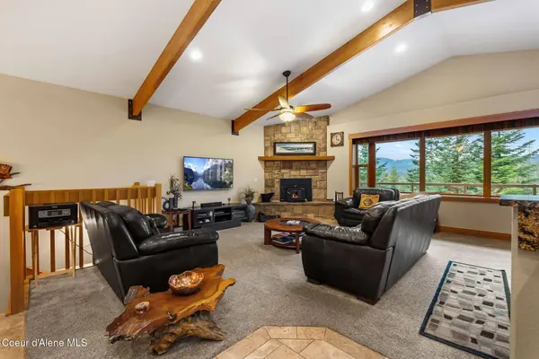 457 Gypsy Bay RD, Sagle, ID 83860