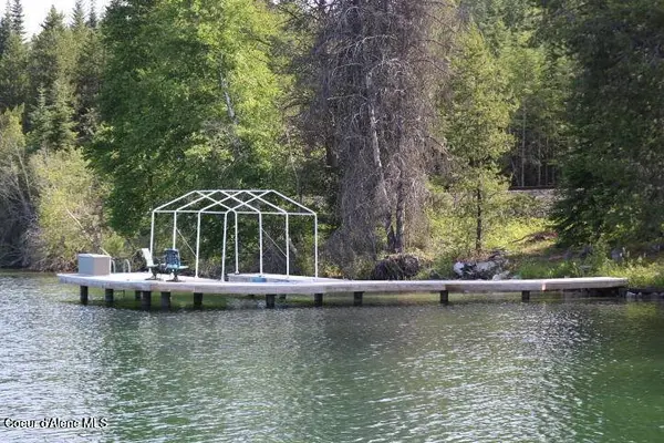 457 Gypsy Bay RD, Sagle, ID 83860