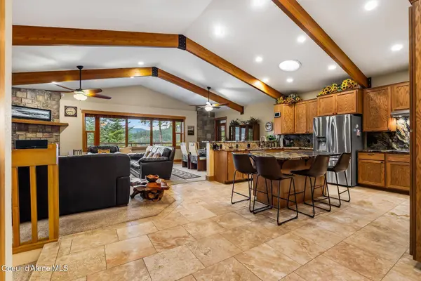 457 Gypsy Bay RD, Sagle, ID 83860