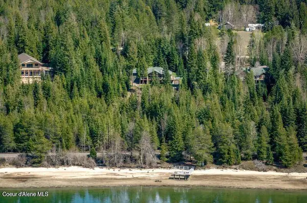 457 Gypsy Bay RD, Sagle, ID 83860