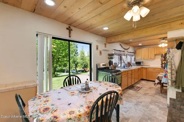 910 Otts Rd, Sagle, ID 83860
