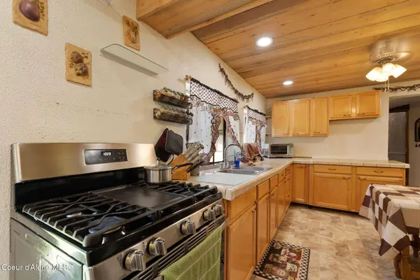 910 Otts Rd, Sagle, ID 83860