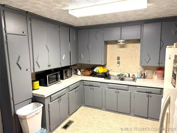 11847 Weaverville LN, Kingston, OK 73439