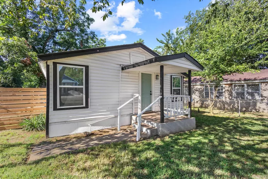 1046 Dubois St, Denison, TX 75020-7913