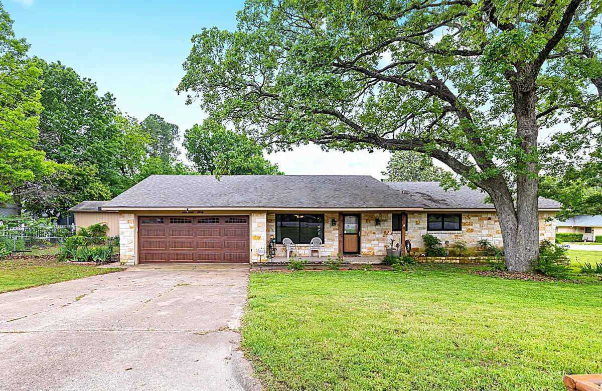 1730 W Hull St, Denison, TX 75020-5331