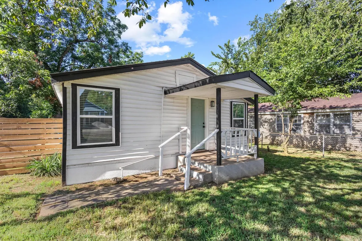 1046 Dubois St, Denison, TX 75020-7913