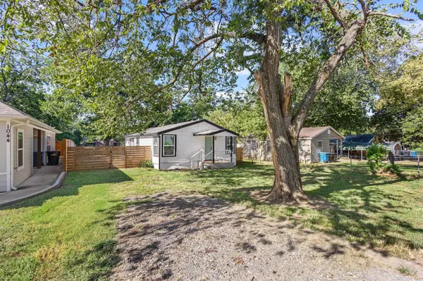 1046 Dubois St, Denison, TX 75020-7913