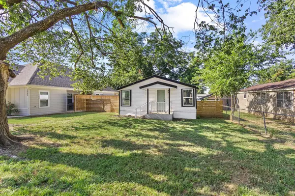 1046 Dubois St, Denison, TX 75020-7913