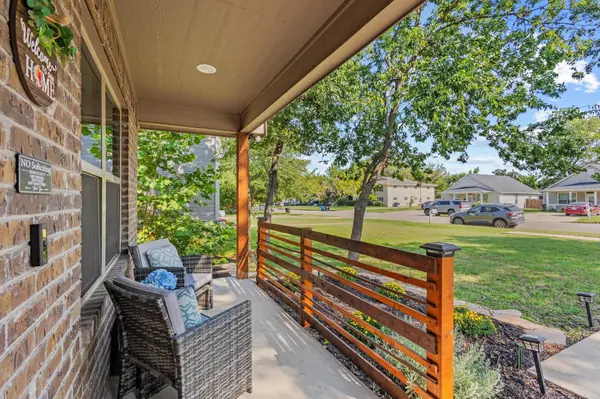 1031 W Gandy St, Denison, TX 75020-3311