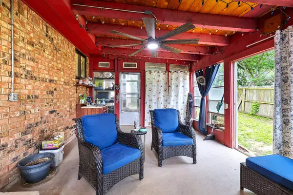 1730 W Hull St, Denison, TX 75020-5331