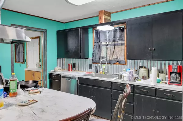 56826 County Road 710, Colcord, OK 74338