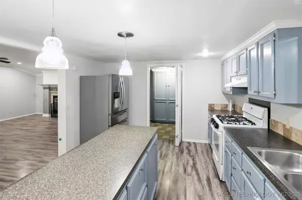 921 N 8th ST, Stilwell, OK 74960