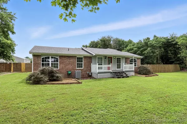 921 N 8th ST, Stilwell, OK 74960