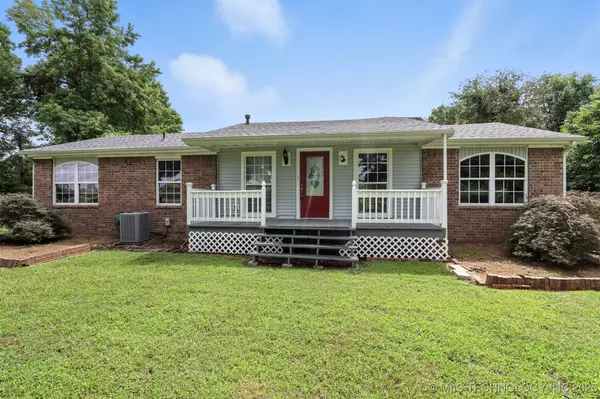 921 N 8th ST, Stilwell, OK 74960